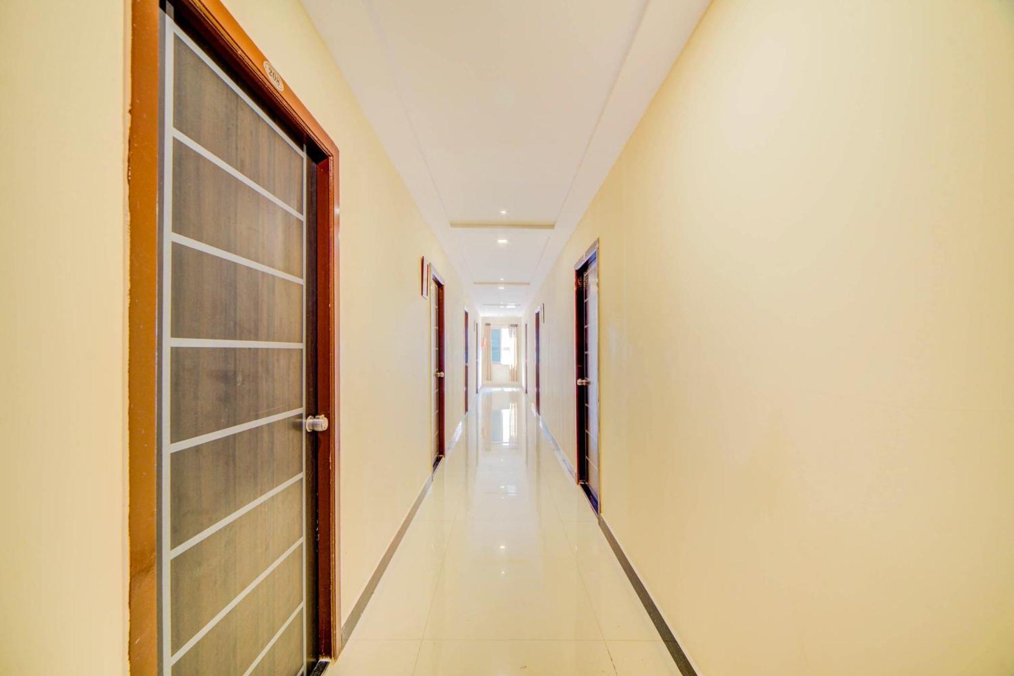 Super Hotel O White Ridge Sururnagar Exterior foto