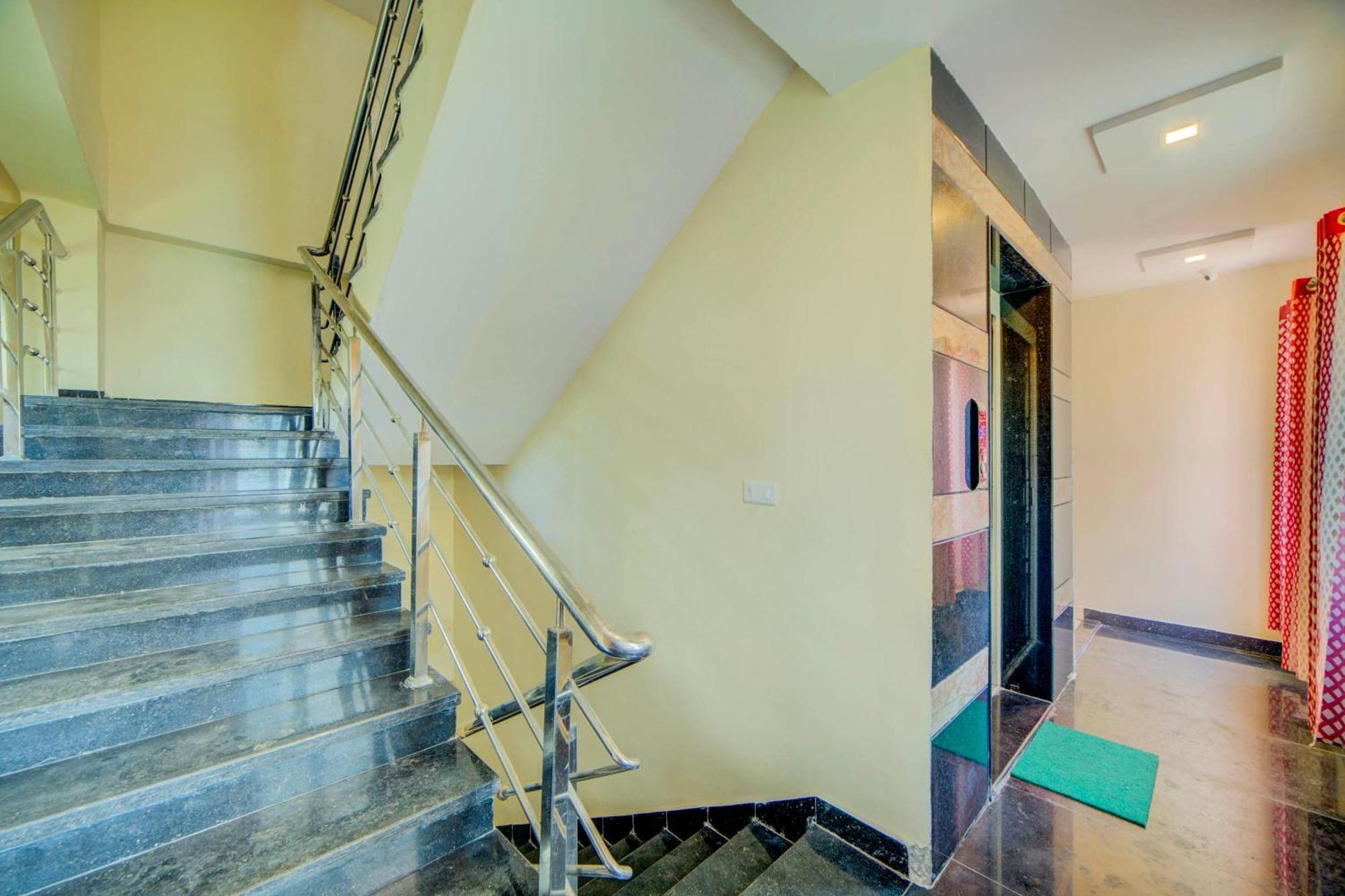 Super Hotel O White Ridge Sururnagar Exterior foto
